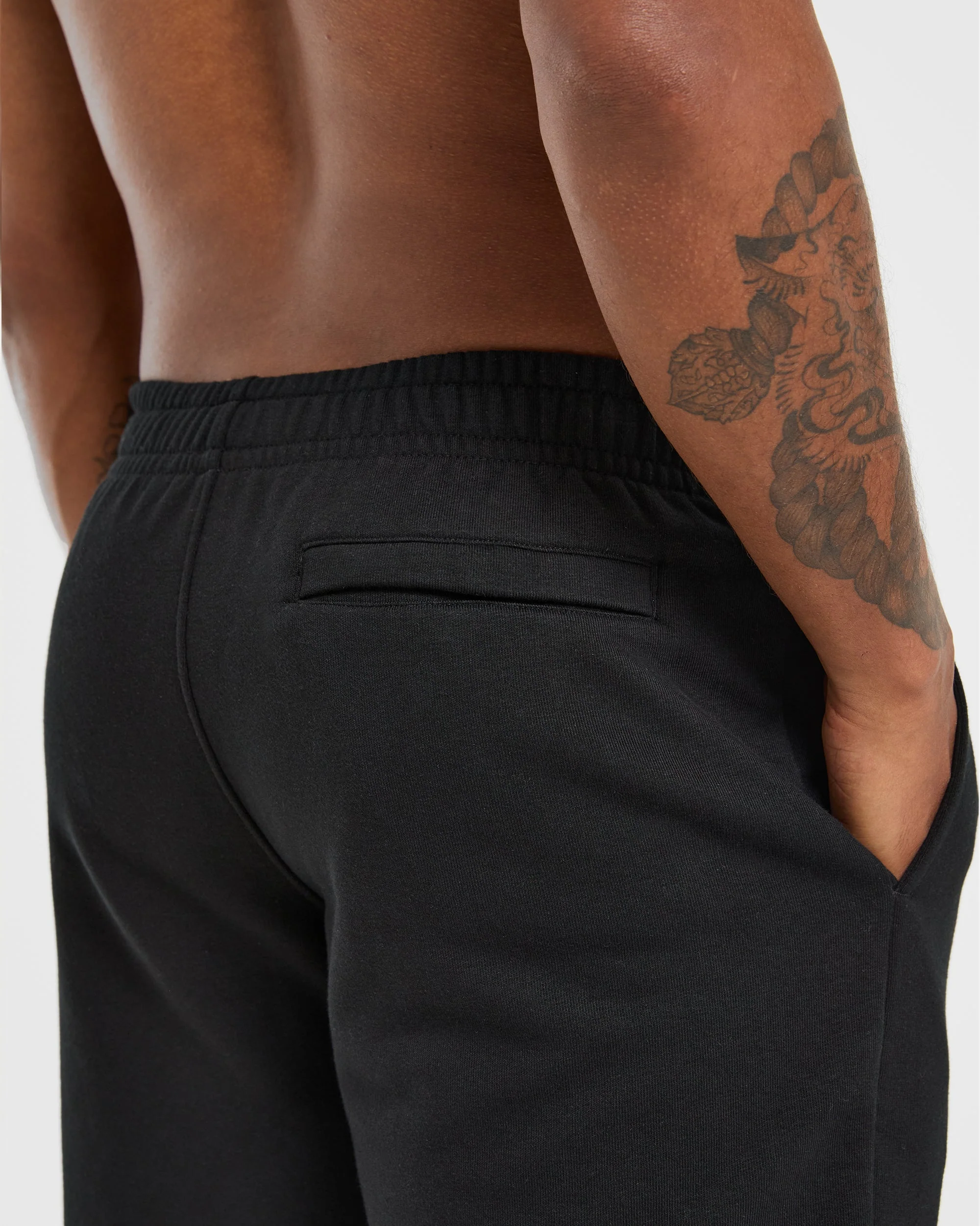 Essential Lightweight 7" Shorts - Black - Image 6
